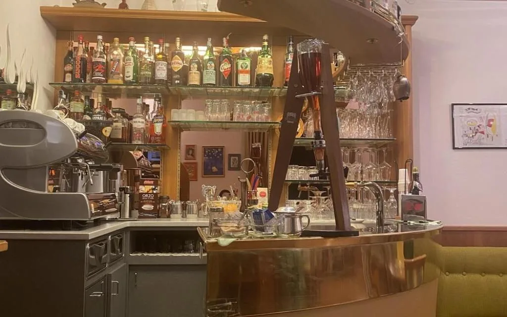Bar