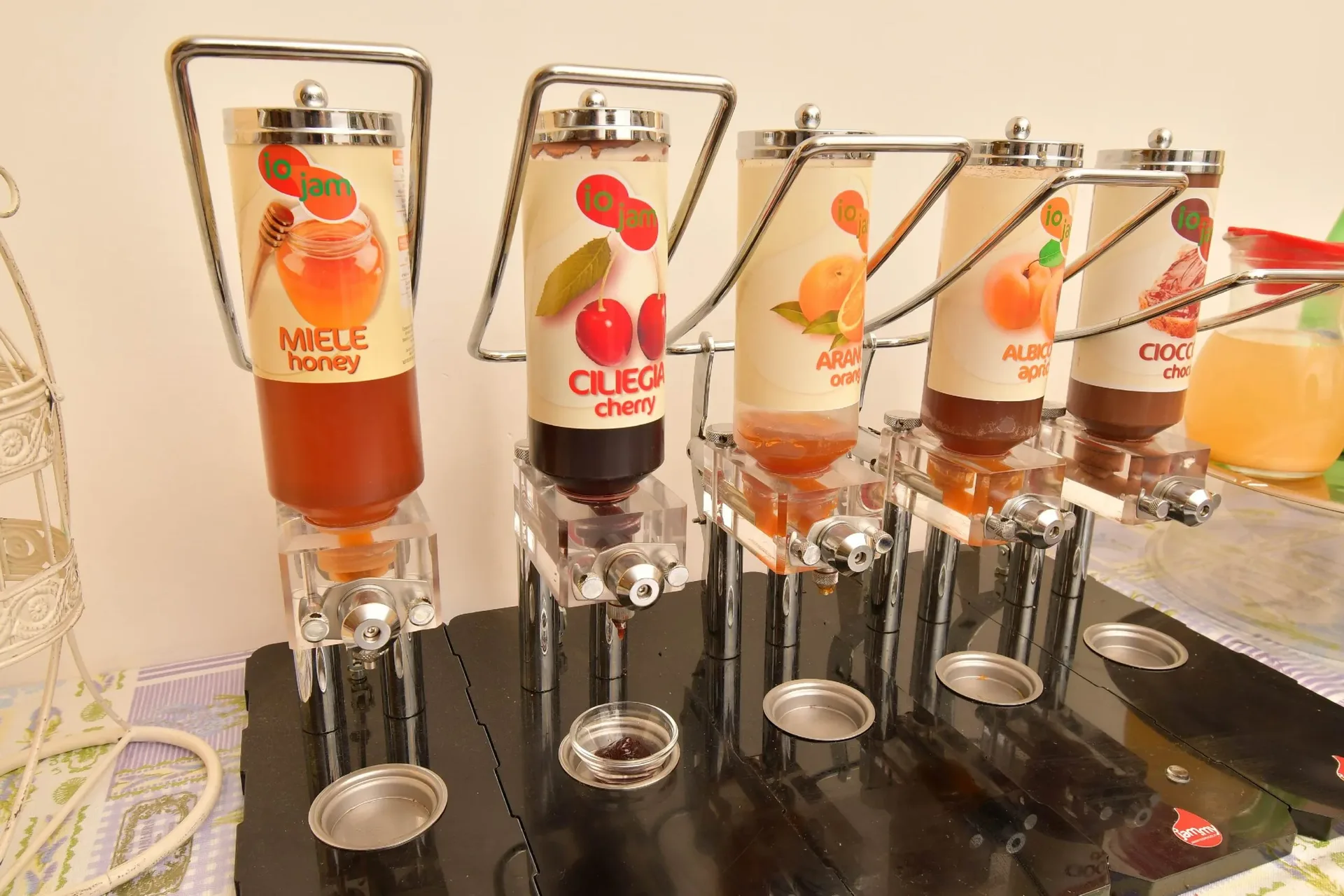 Dispenser di marmellate e miele per la colazione
