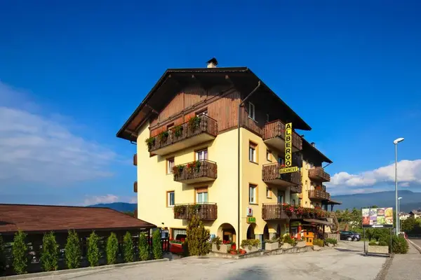 Hotel Bucaneve